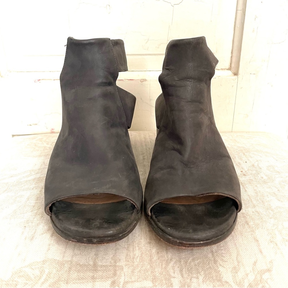 Coclico Leather Slingback Sandals - Picture 2 of 13